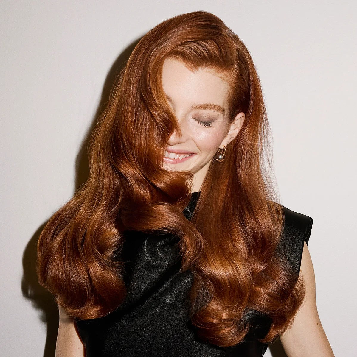Shop Rescue Spa Run-Through Detangling Primer model with shiny, healthy, wavy red hair