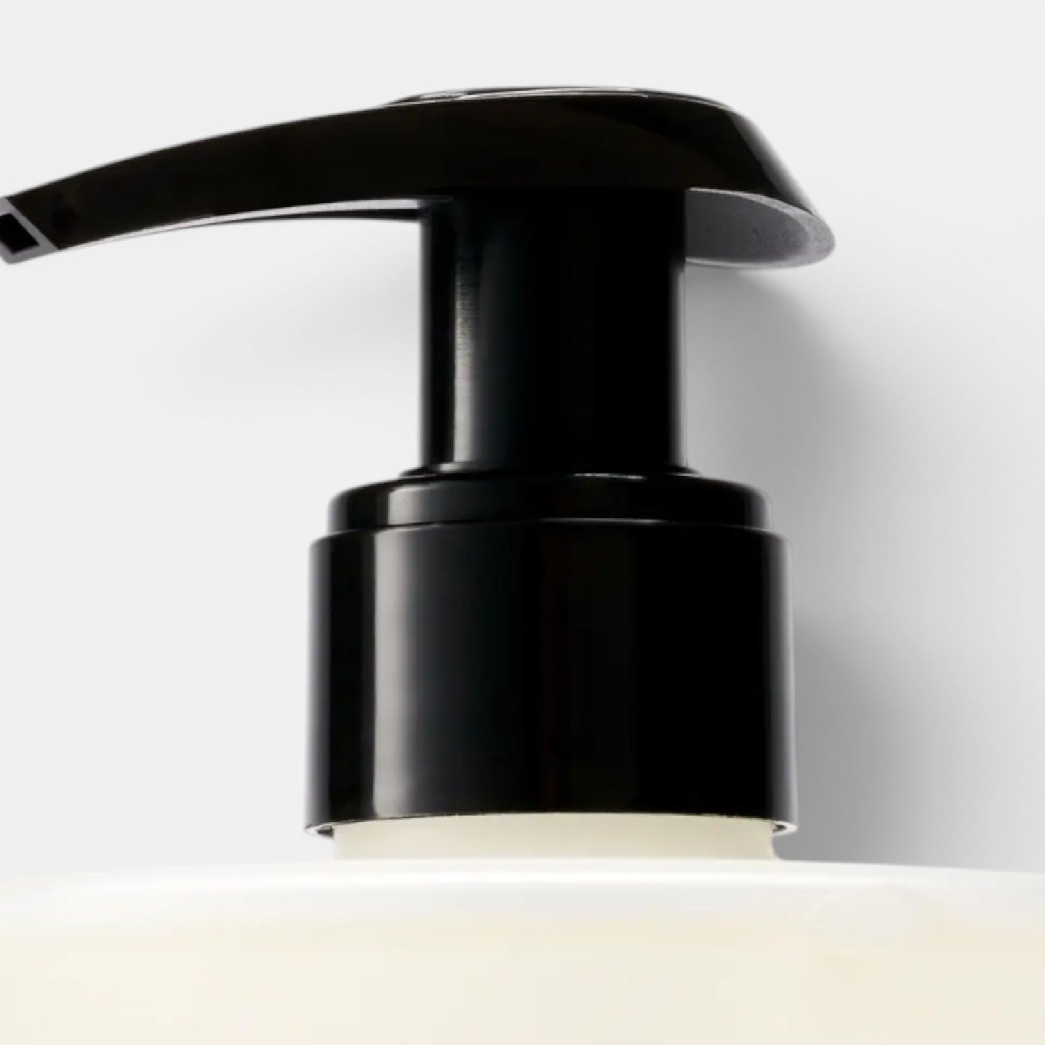 Shop Rescue Spa Yuzu Tree Hand Wash with black pump dispenser, citrus scent, 450ml.