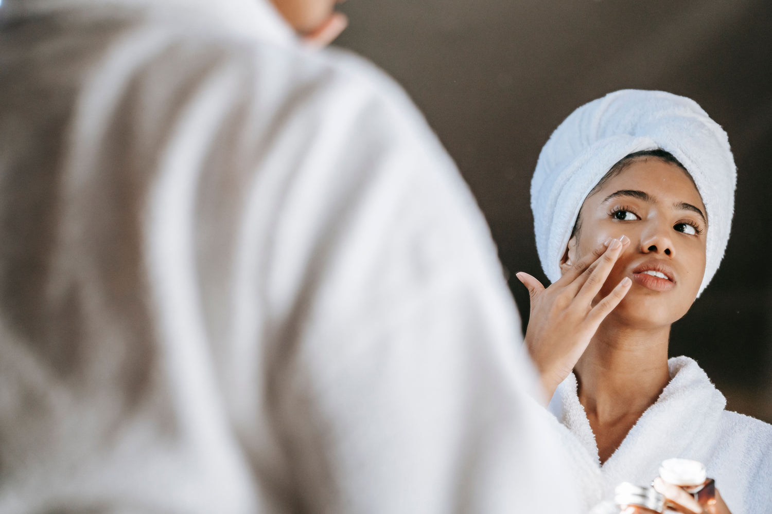 Your Skin’s Maintenance Schedule: Daily, Weekly & Monthly