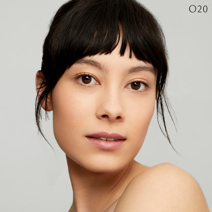 Radiant Fluid Foundation Natural Broad Spectrum SPF 25 Sunscreen