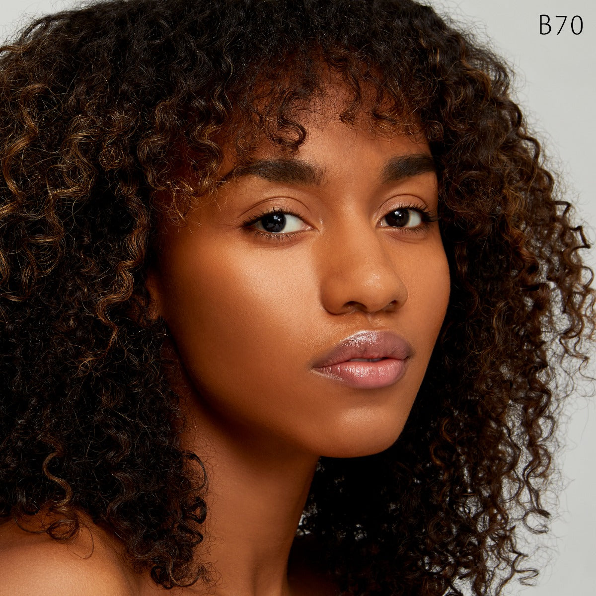 Radiant Fluid Foundation Natural Broad Spectrum SPF 25 Sunscreen