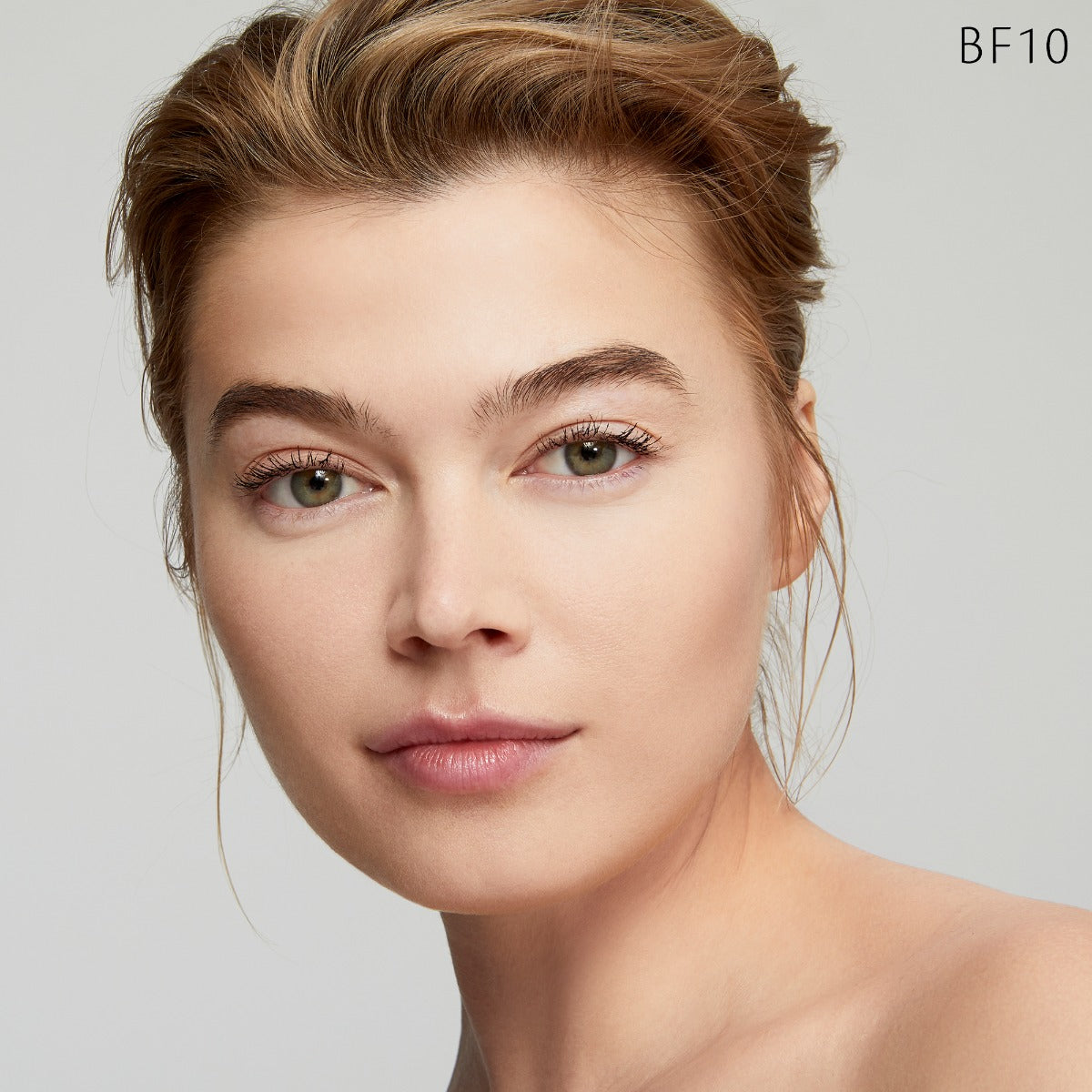 Radiant Fluid Foundation Natural Broad Spectrum SPF 25 Sunscreen