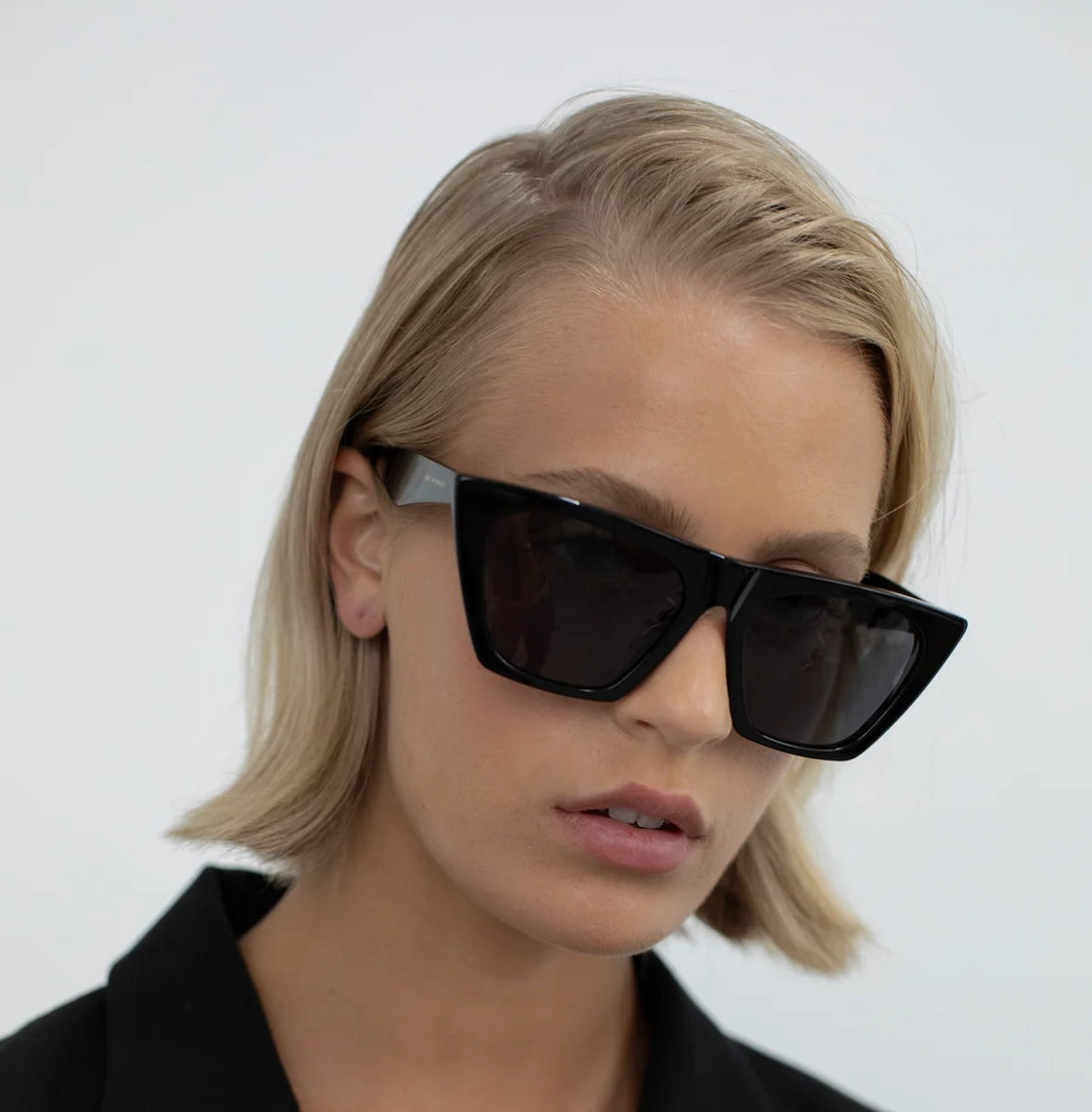 The Classic 01 Sunglasses Black