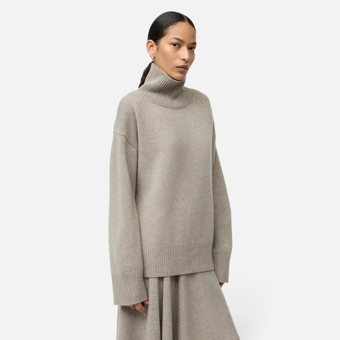 Shop Rescue Spa oversized beige cashmere turtleneck sweater with a chunky knit texture worn by a model