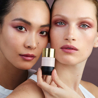 Shop Rescue Spa Eye Pods Les Nuits trio held by a model, featuring luminous cream-powder eyeshadows in a magnetic case.